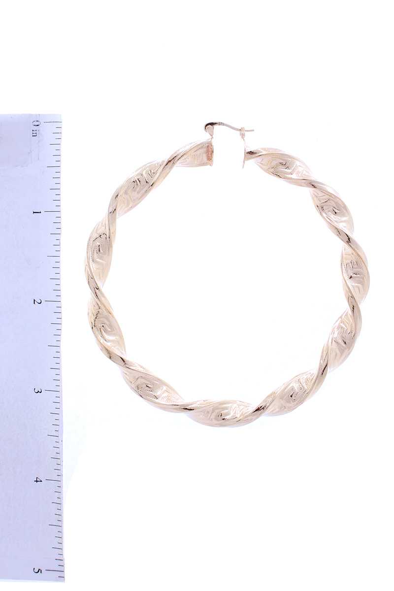 Metal Twist Basic Hoop Earring