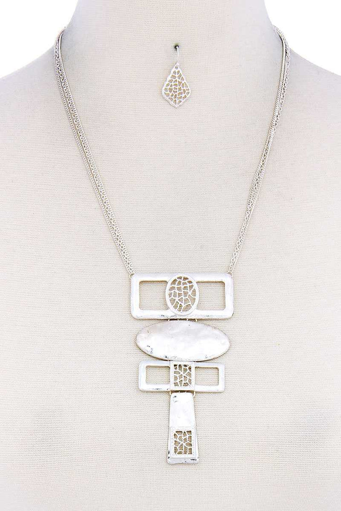 Hammered Geometric Shape Short Necklace